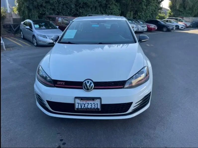 2017 Volkswagen Golf GTI Sport Estándar