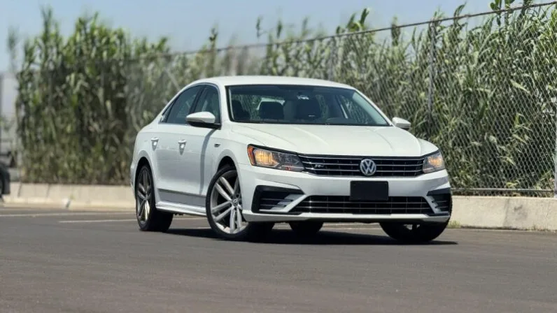 2017 Volkswagen Passat R-Line