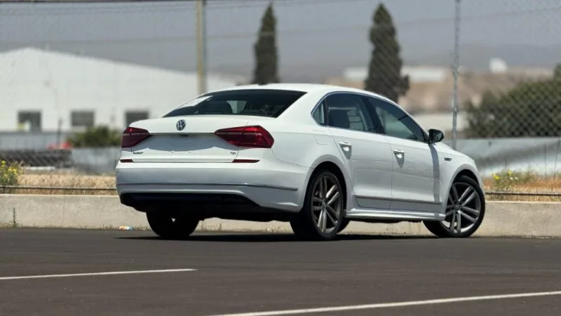 2017 Volkswagen Passat R-Line