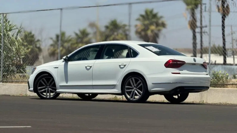 2017 Volkswagen Passat R-Line
