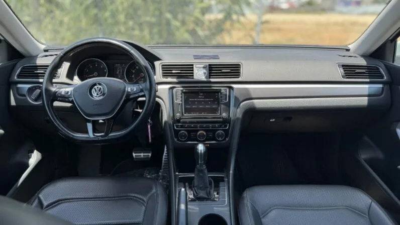 2017 Volkswagen Passat R-Line
