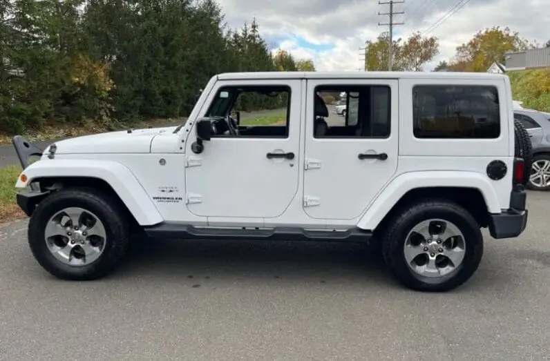 2017 Jeep WRANGLER UNLIMITED SAHARA