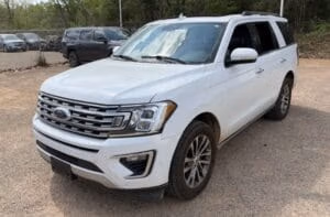 Ford Expedition blanca, vista frontal tres cuartos - Carmexio Guanajuato