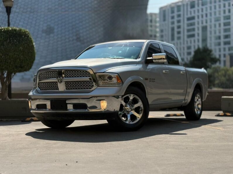 Dodge RAM LARAMIE 5.7L V8 HEMI 4 X 4 2017