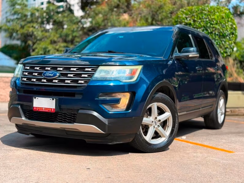 2016 Ford Explorer XLT 4X4 - vista frontal