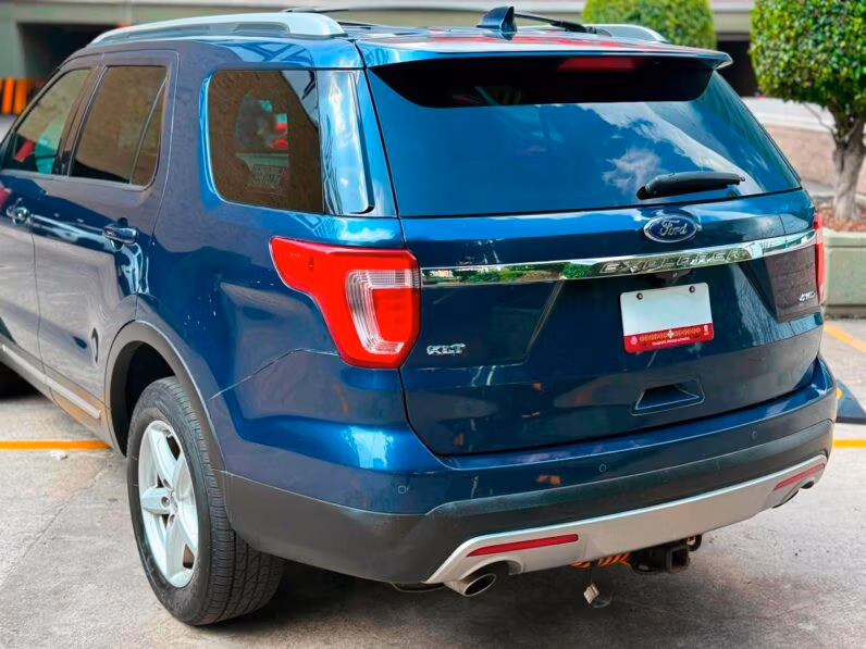 2016 Ford Explorer XLT 4X4 - vista lateral frontal