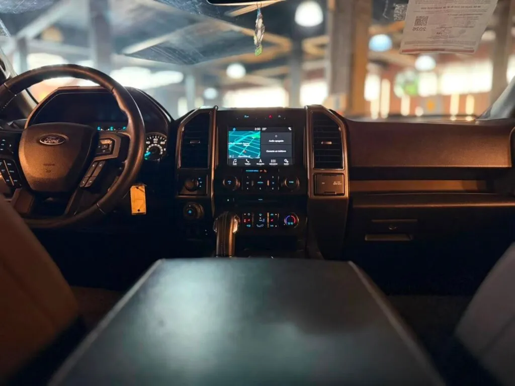 Ford F-150 XLT 2018 importada por Carmexio, vista de perfil
