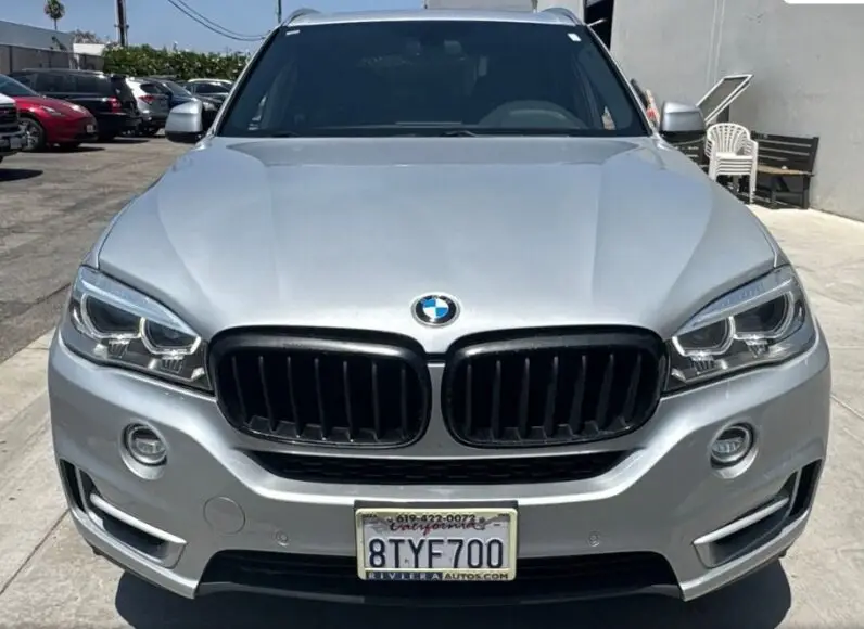 2017 BMW X5 XDrive35i - vista lateral frontal