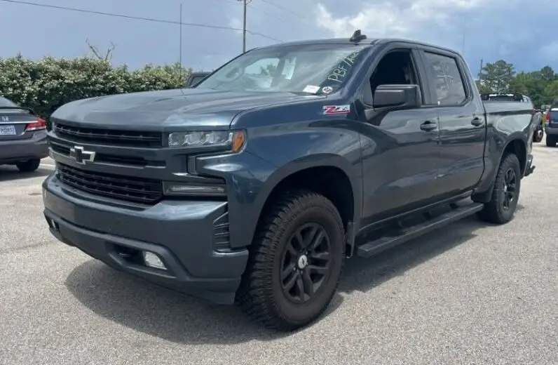 2019 Chevrolet Silverado 1500 RST - vista frontal