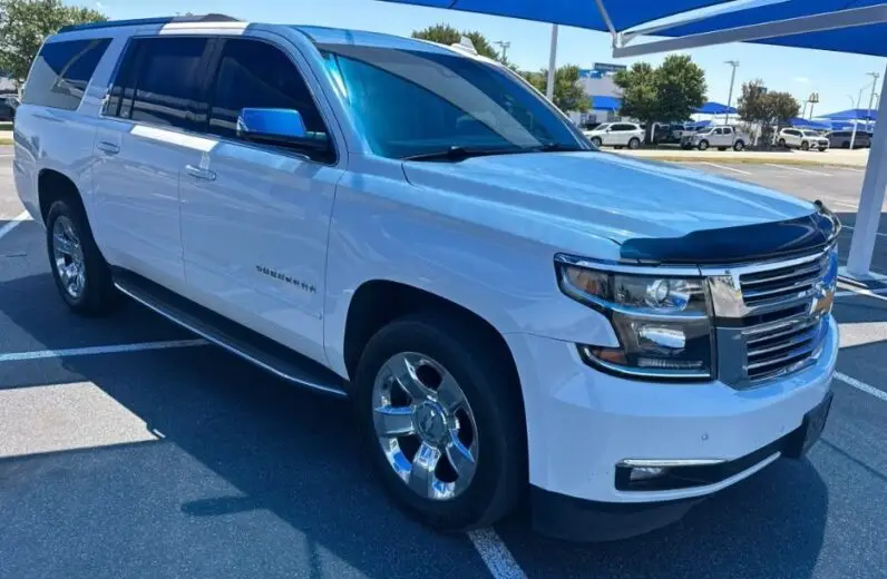 2018 Chevrolet Suburban 1500 Premier - vista lateral frontal