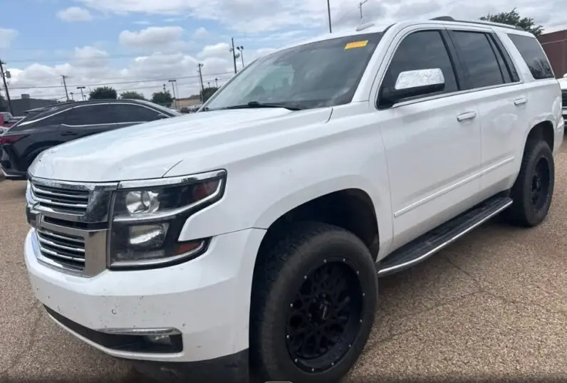 2019 Chevrolet Tahoe Premier - vista lateral frontal