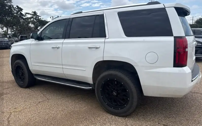 2019 Chevrolet Tahoe Premier - vista lateral izquierdo
