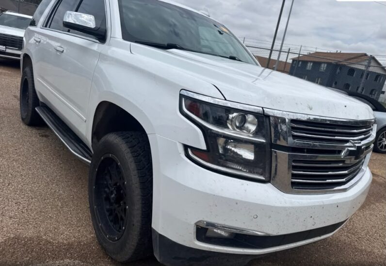 2019 Chevrolet Tahoe Premier - vista lateral trasero