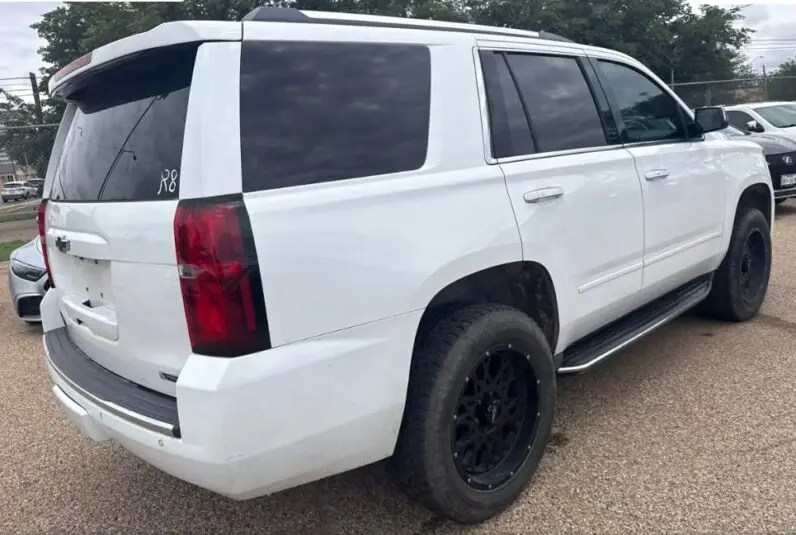 2019 Chevrolet Tahoe Premier - vista trasera