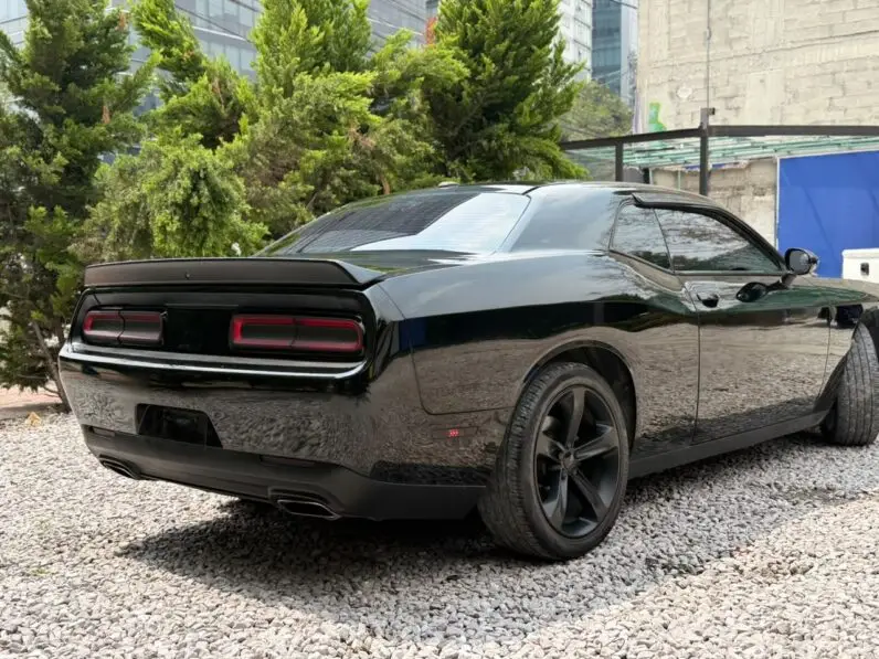 2017 Dodge Challenger SXT - vista asientos traseros