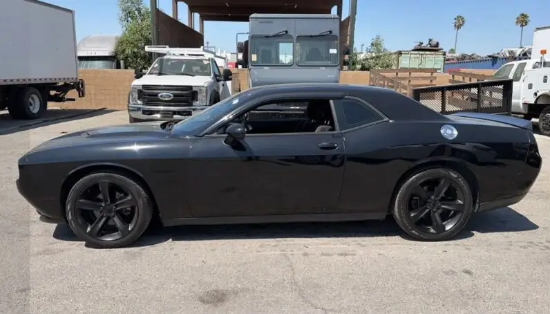 2017 Dodge Challenger SXT - vista lateral derecho