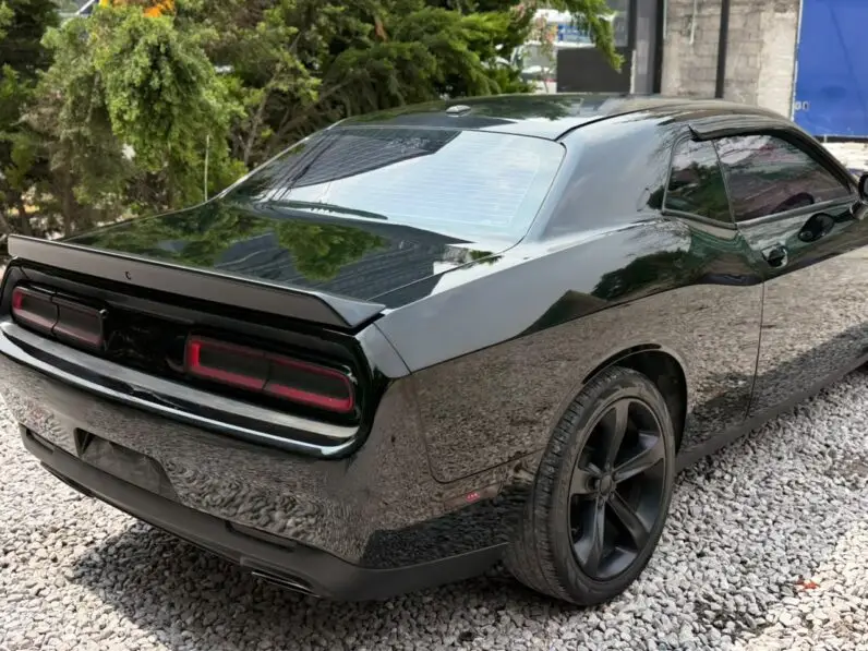2017 Dodge Challenger SXT - vista lateral izquierdo
