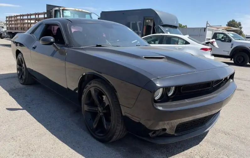 2017 Dodge Challenger SXT - vista lateral izquierdo