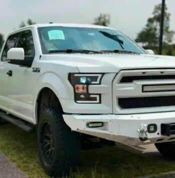 2017 Ford F-150 XLT - vista frontal
