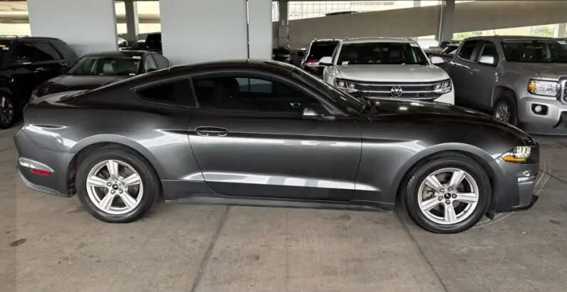 2018 Ford Mustang EcoBoost - vista lateral derecho