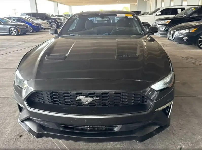 2018 Ford Mustang EcoBoost - vista lateral trasero