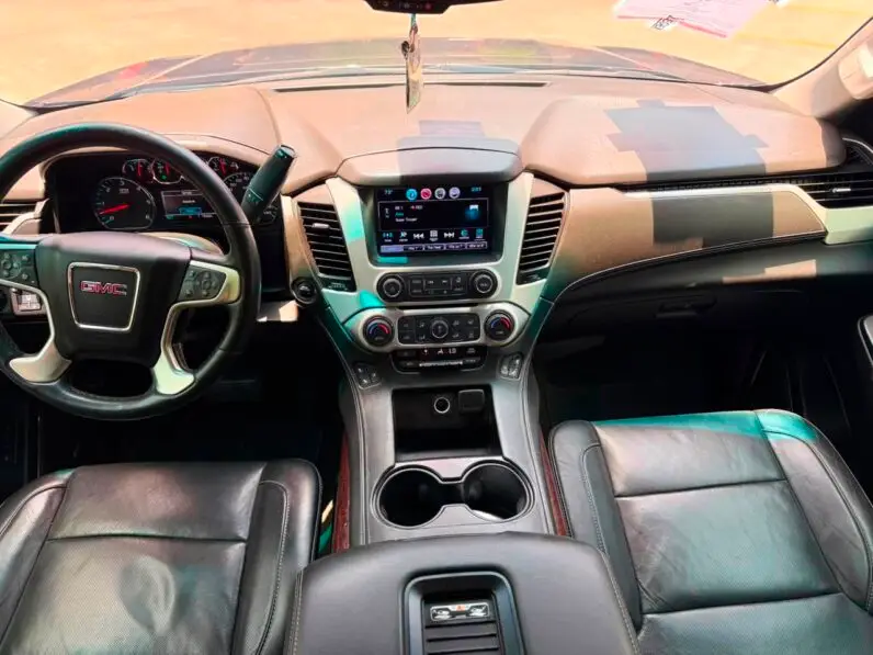 2017 GMC Yukon SLT - vista lateral derecho