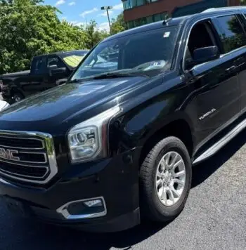 2017 GMC Yukon XL 1500 SLT - vista frontal