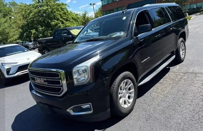 2017 GMC Yukon XL 1500 SLT - vista frontal
