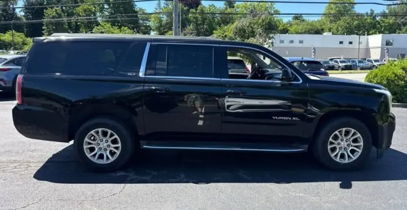 2017 GMC Yukon XL 1500 SLT - vista lateral derecho