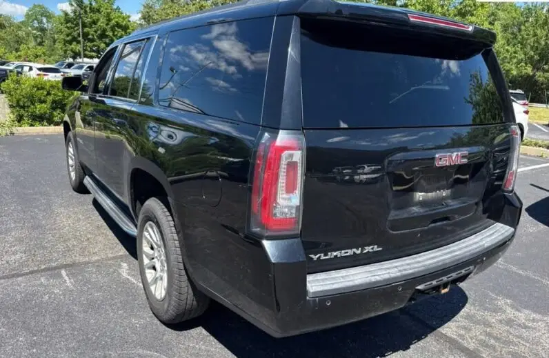 2017 GMC Yukon XL 1500 SLT - vista lateral trasero
