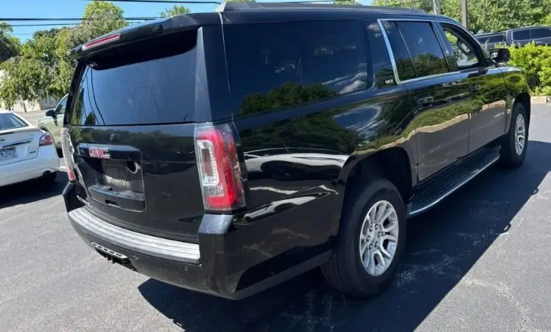 2017 GMC Yukon XL 1500 SLT - vista trasera