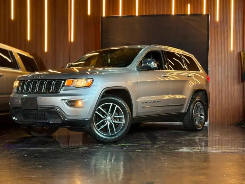 2017 Jeep Grand Cherokee Limited - vista frontal