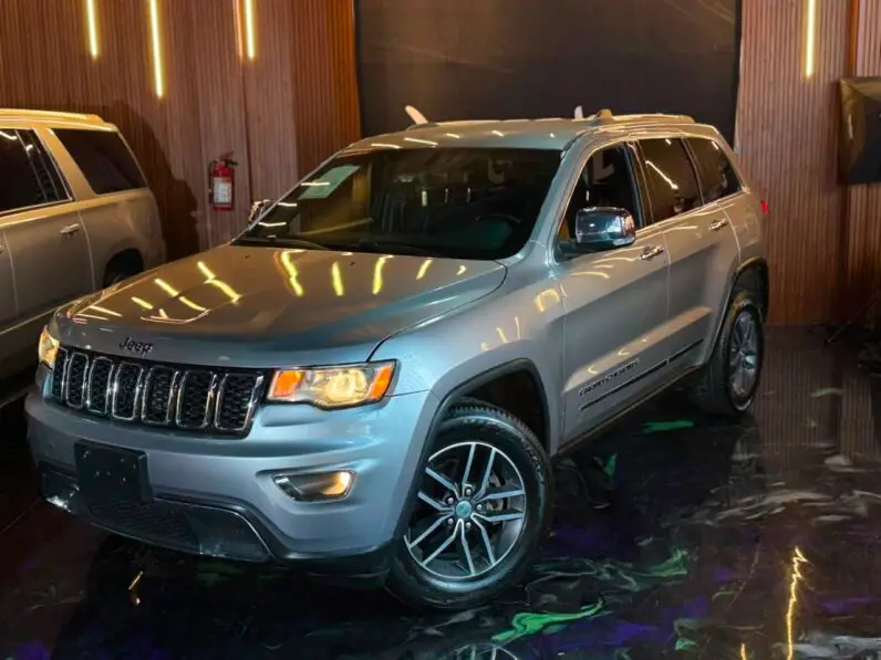 2017 Jeep Grand Cherokee Limited - vista lateral frontal