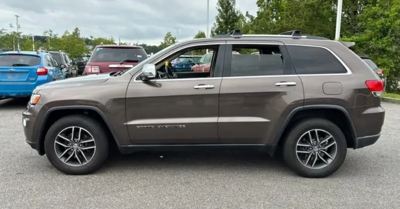 2017 Jeep Grand Cherokee Limited - vista trasera