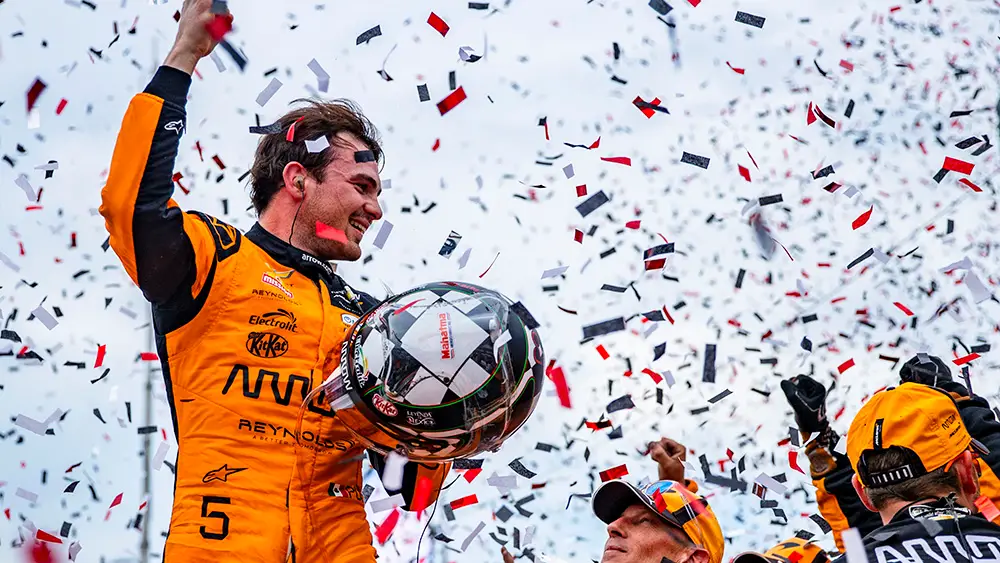 Pato O'Ward celebra su doble victoria en Milwaukee Mile con Arrow McLaren, IndyCar 2026