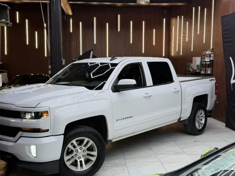 2018 Chevrolet Silverado 1500 LT - vista lateral trasero