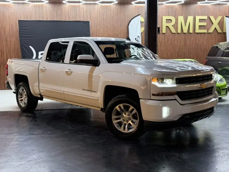 2018 Chevrolet Silverado 1500 LT - vista trasera