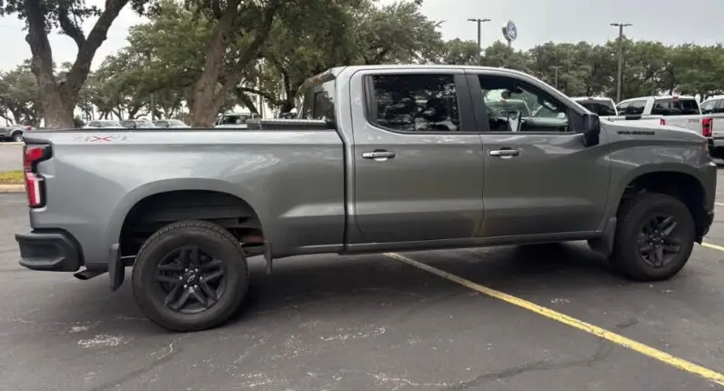 2019 Chevrolet Silverado 1500 LT - vista lateral trasero