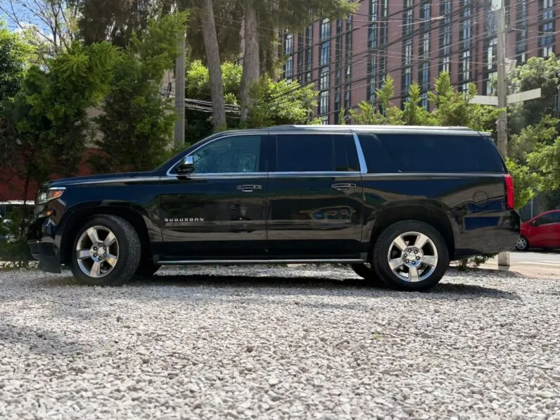 2017 Chevrolet Suburban 1500 Premier - vista asientos traseros