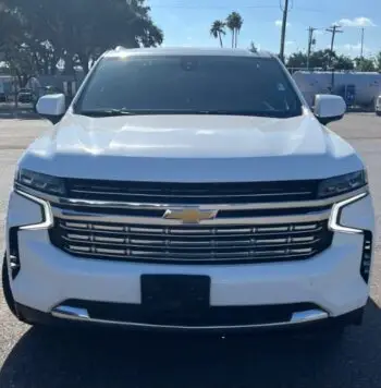 2021 Chevrolet Suburban 1500 LT - vista frontal