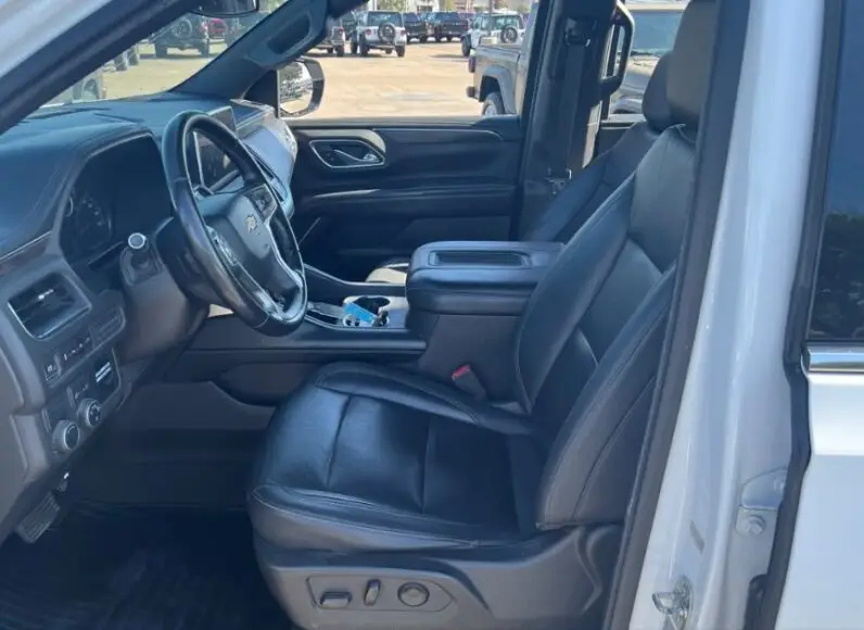 2021 Chevrolet Suburban 1500 LT - vista lateral derecho