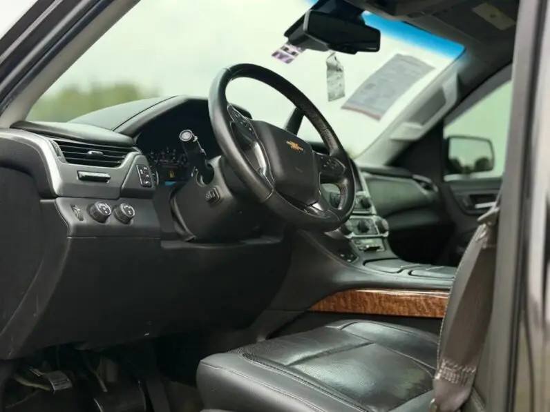 2017 Chevrolet Suburban Premier - vista lateral izquierdo