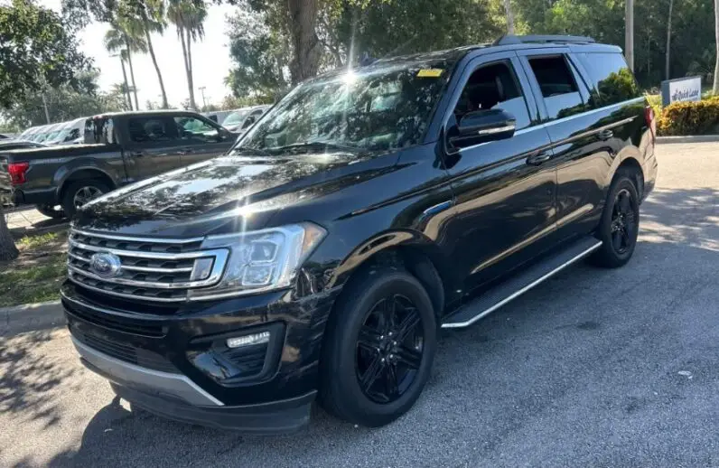 2020 Ford Expedition XLT - vista frontal