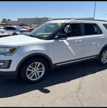 2017 Ford Explorer XLT - vista frontal