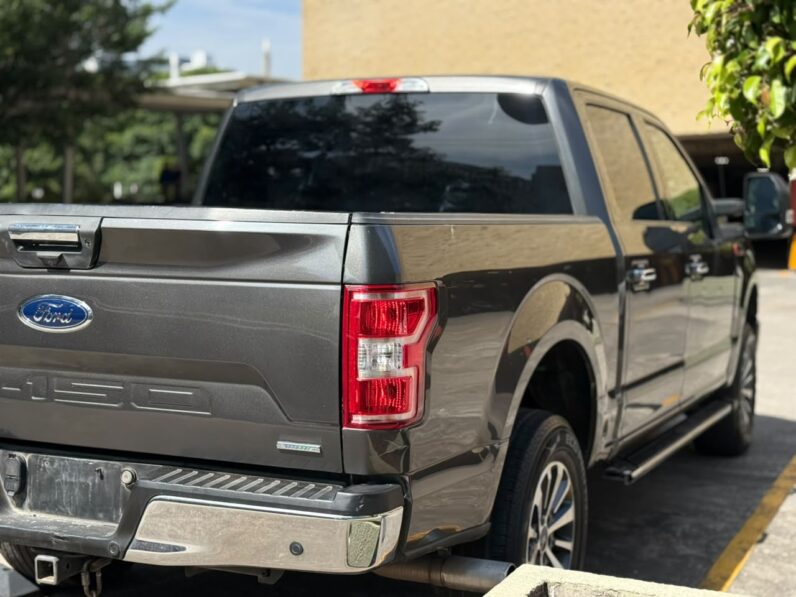 2018 Ford F-150 XLT - vista trasera