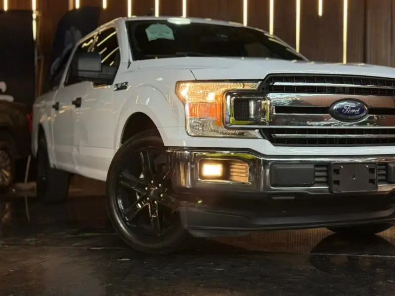 2019 Ford F-150 XLT - vista frontal