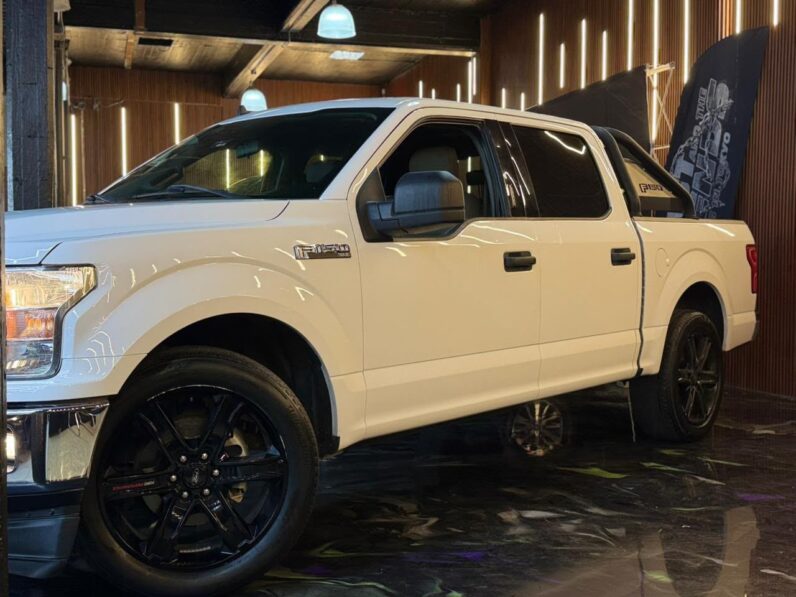 2019 Ford F-150 XLT - vista lateral derecho
