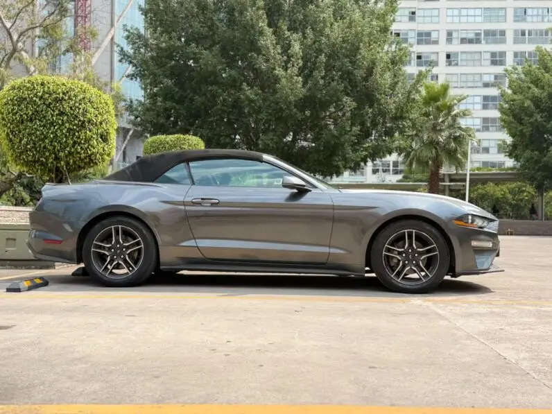 2018 Ford Mustang EcoBoost Premium - vista lateral derecho