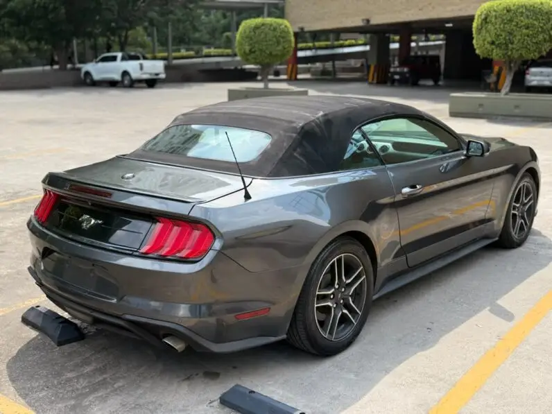 2018 Ford Mustang EcoBoost Premium - vista lateral trasero