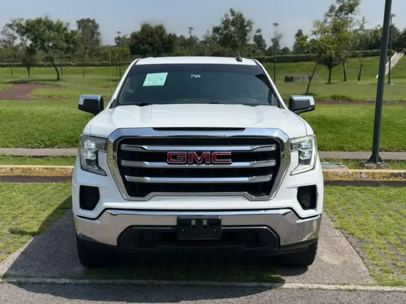 2019 GMC Sierra 1500 SLE - vista frontal